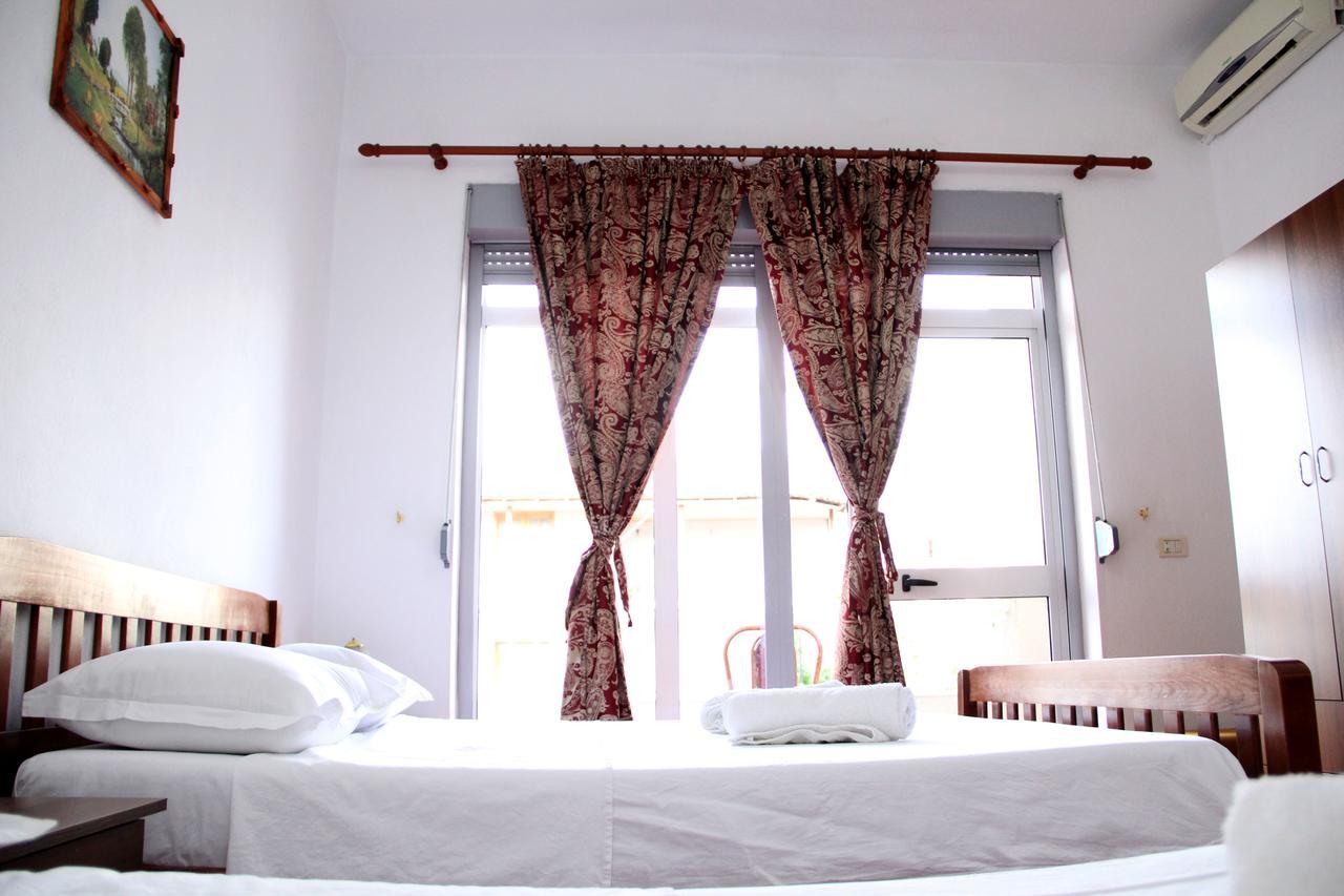 Hotel Italia Тирана Екстер'єр фото